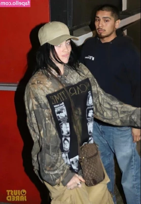 Billie Eilish [ billie-eilish ] - I have a costume arriving today  I ll be taking pictures either today