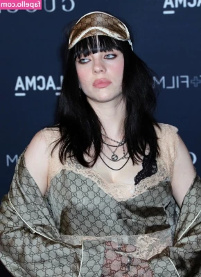 Billie Eilish [ billie-eilish ] - Wet pussy tease pic