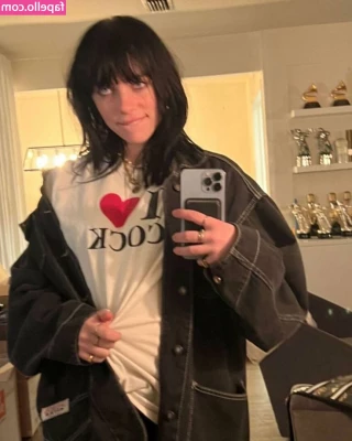 Billie Eilish [ billie-eilish ] - I love taking pics from this angle