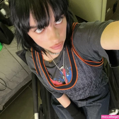 Billie Eilish [ billie-eilish ] - Hotter than hot chilli sauce.🌶