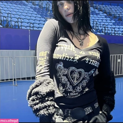 Billie Eilish [ billie-eilish ] - Front or back?