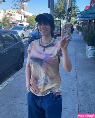 Billie Eilish [ billie-eilish ] - Pretty ass-hole and pussy ✨😍