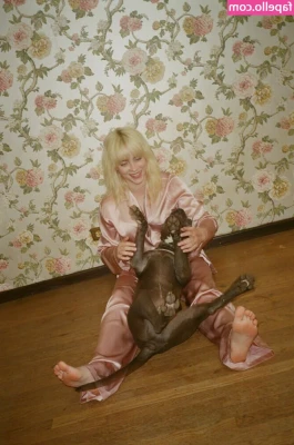 Billie Eilish [ billie-eilish ] - I can dance for you for hours honey and show my beautiful body curves
