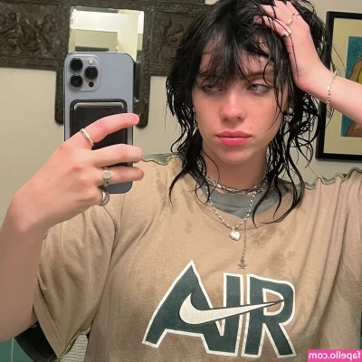 Billie Eilish [ billie-eilish ] - Linda e de calcinha pra te seduzir