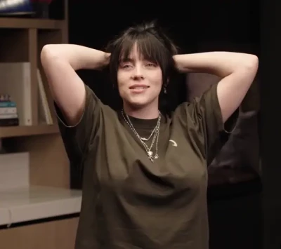 Billie Eilish [ billie-eilish ] - Giving myself a proper good fucking and stretching my pussy lips  