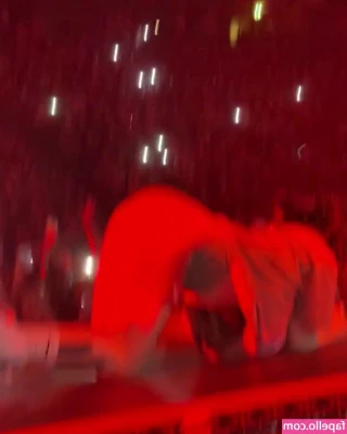Billie Eilish [ billie-eilish ] - A little Teaser - Went lingerie and hosiery shopping last night 