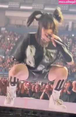 Billie Eilish [ billie-eilish ] - Starting Chaturbate show in 2 hours!