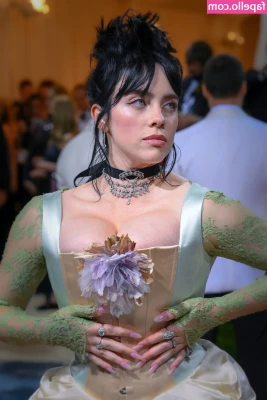 Billie Eilish [ billie-eilish ] - Bello  MartesDeTetas