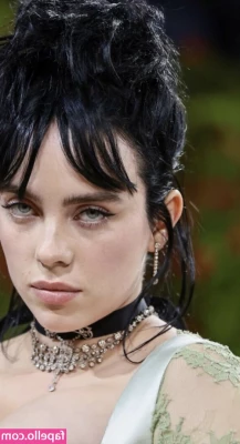 Billie Eilish [ billie-eilish ] - Flash back of the day  this hot scene with a fan