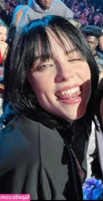 Billie Eilish [ billie-eilish ] - My first selfie in years hope you like :)