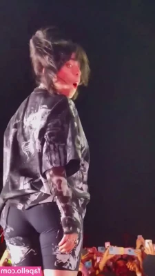 Billie Eilish [ billie-eilish ] - Needing a back washer