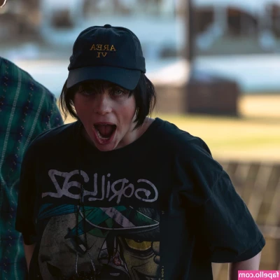 Billie Eilish [ billie-eilish ] - Bath booty!! 🧼🧼🧼