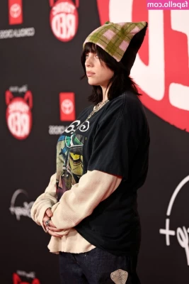 Billie Eilish [ billie-eilish ] - Let's start our new week with the best vibes😍 Have a lovely day!