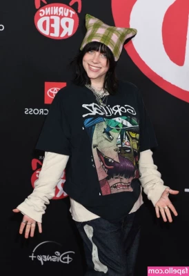 Billie Eilish [ billie-eilish ] - Imagine me treating ur dick like this😏