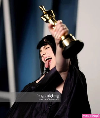 Billie Eilish [ billie-eilish ] - Larger than life, dontcha think?