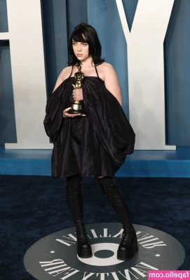 Billie Eilish [ billie-eilish ] - Feliz dia dos namorados  um   pra vocês