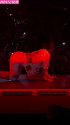 Billie Eilish [ billie-eilish ] - Do you want me to be your personal secretary    tip for me if you