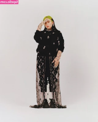 Billie Eilish [ billie-eilish ] - Sun-kissed and feeling playful ☀️