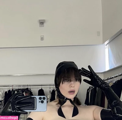 Billie Eilish [ billie-eilish ] - LATEX COSTUME & PANTYHOSE Guyzz, I'm gonna order this