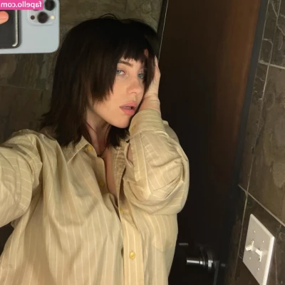 Billie Eilish [ billie-eilish ] - LIVESTREAM ALERT   TONIGHT    8 30 PM  SHOWER SHAVE DANCING PAY ME TO