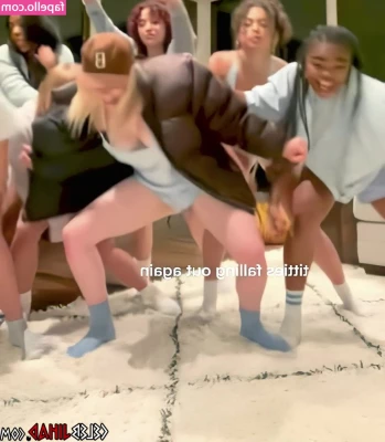 Billie Eilish [ billie-eilish ] - hehe hi  and if ur new here  welcome  might be posting a few more