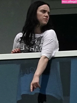Billie Eilish [ billie-eilish ] - Who’d love this view rn 🥵 @mr_black_xxx