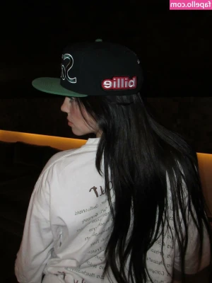 Billie Eilish [ billie-eilish ] - First things first! Weekly video! Pillow grinding ass shaking from