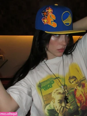 Billie Eilish [ billie-eilish ] - You can kiss my feet all day long 😉🥰 🤔 I might let you taste