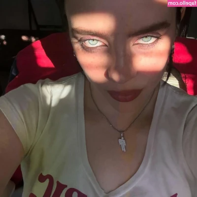 Billie Eilish [ billie-eilish ] - Morning workout 🍑