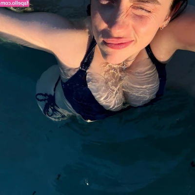 Billie Eilish [ billie-eilish ] - Playing with my butt for daddy <3