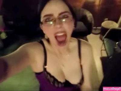 Billie Eilish [ billie-eilish ] - Another angle from an old video. :). Clown 🤡