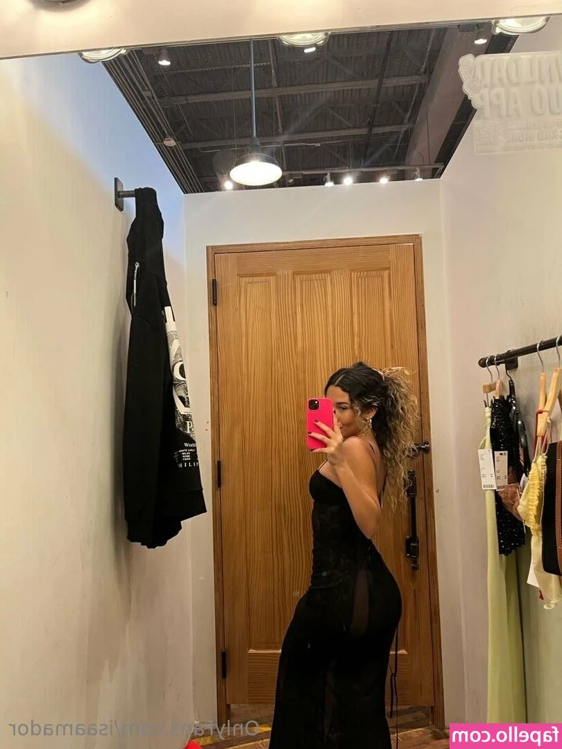 isa.amadorr [ isa-amadorr ] - Who here has a foot fetish? 🦶
