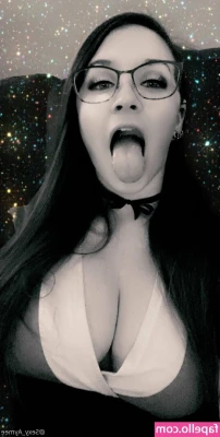 Sexy_Aymee [ sexy-aymee ] - This is Da.ddy's favorite view to wake up to! Can you blame him?