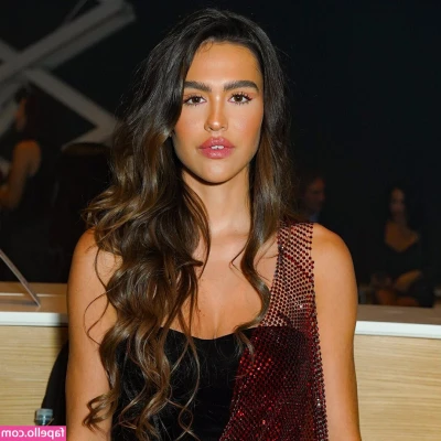 Amelia Hamlin [ amelia-hamlin ] - swipe to see something else cute and pink