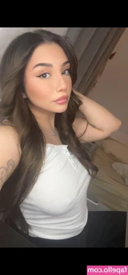 Hollie Jones [ hollie-jones ] - Fresh face a sunshine!! The hot weather makes me so horny 😈