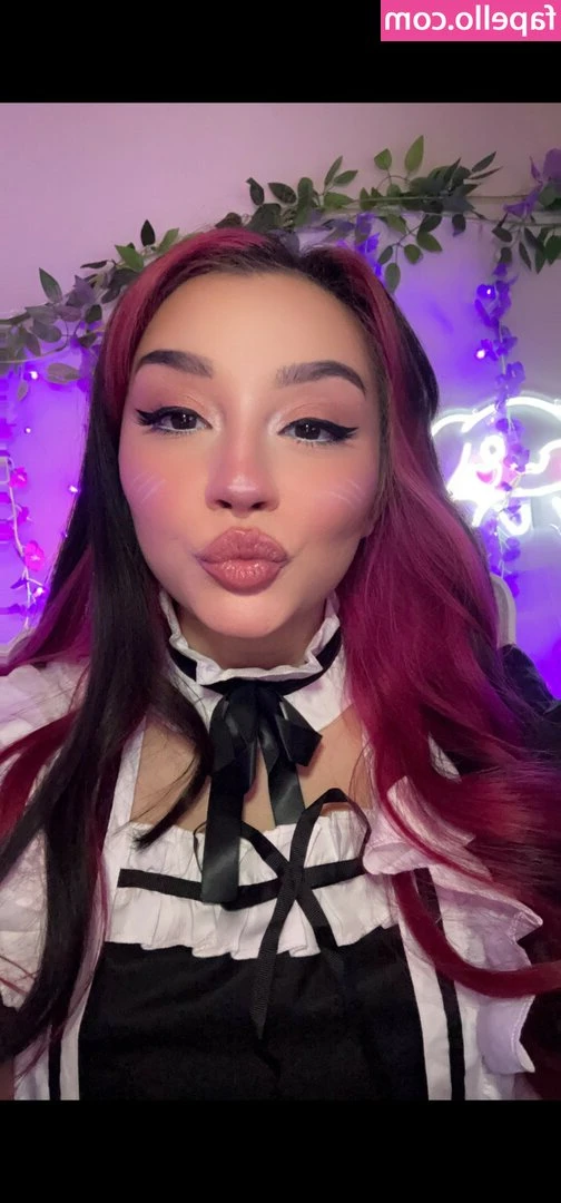 Hollie Jones [ hollie-jones ] - Pretty titties