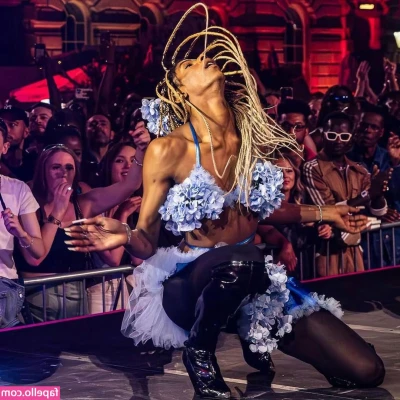 Miss Giraffe Pussy [ miss-giraffe-pussy ] - This pose is HOT‼️ 💣💣💣 Which part of my body did your