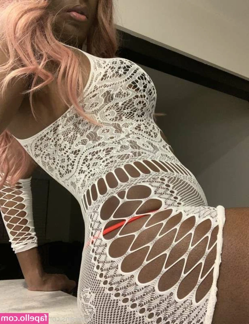 SmoothPeachx - I know how much you like lingerie. Make sure to send me a tip, so I