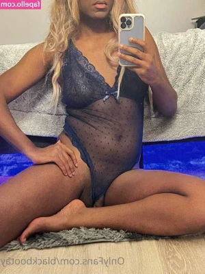 SmoothPeachx - I’m tryna get stuffed like a turkey 😈