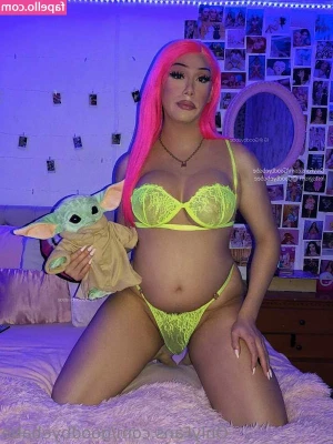 Brenda Rodriguez [ brenda-rodriguez ] - Happy hump day 🧡😋