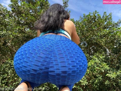 beautifullvega - Want to do push-ups on me? 🤣