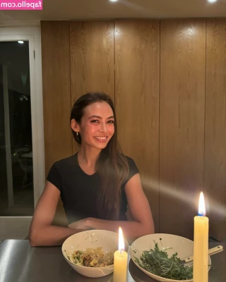 Emily Oberg [ emily-oberg ] - Goodnight my secret lovers 😉 I hope my migraine is gone tomorrow! 