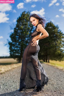 Danielle Chantl'e [ danielle-chantl-e ] - Can I ride you, master?