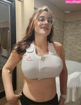 Maxy Amalyna [ maxy-amalyna ] - ​​I want to try something unusual in bed, any ideas? 😉
