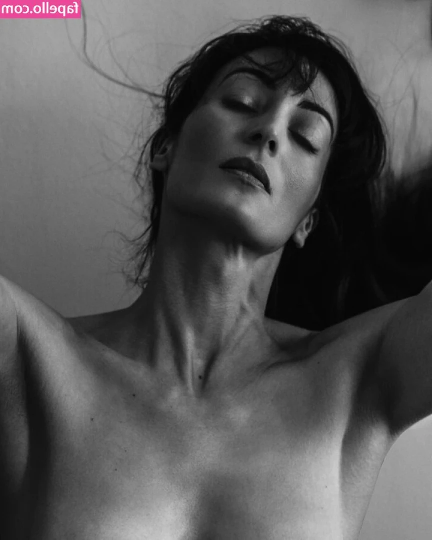 Laetitia Eido [ laetitia-eido ] - Mmm I just realized on the last video how big and delicious my