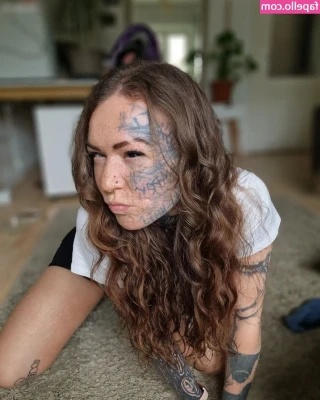 Baleathescarleg - get on your knees and make my clitty hard 🥵
