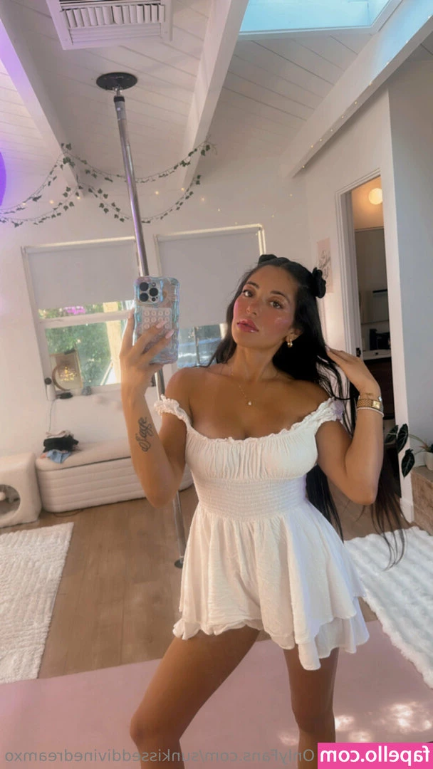 sunkisseddivinedreamxo - locked and loaded