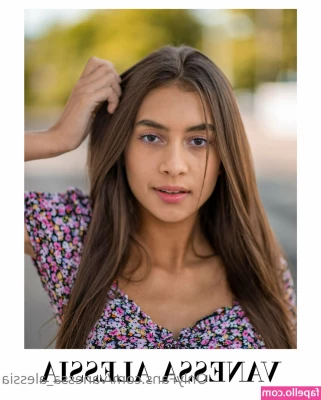 Vanessa Alessia [ vanessa-alessia ] - been a minute so i figured id treat yall a lil bit