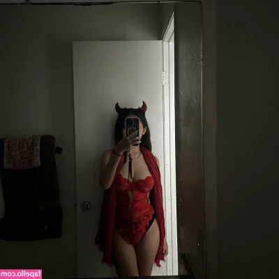 kayla.vy [ kayla-vy-2 ] - Will you rub my ass like this