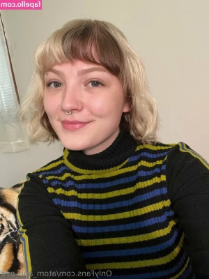 atom_and_eve [ atom-and-eve ] - Does the carpet match the drapes?